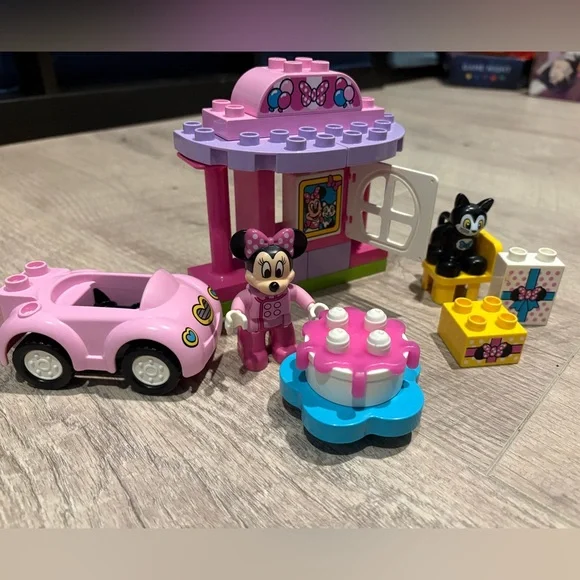 Lego Duplo Disney Junior Minnie's Birthday Party Building Brick Set #10873 - Picture 2 of 8
